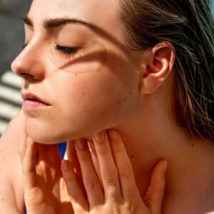 Universal Face Care Hydrogel Lifting Eye Patches Efect Instant Plasturi gel pentru ochi cu efect de netezire instant, cu acid hialuronic.