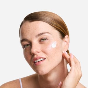 Ocean Elements Retinol Cream Slow Aging Cremă revitalizantă cu retinol și uleiuri hrănitoare.